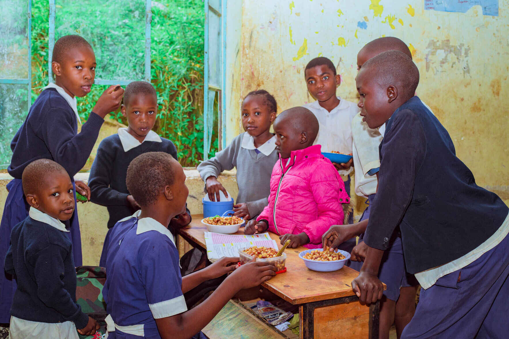 Let's ensure that 5,453 children eat at least one meal every day! image