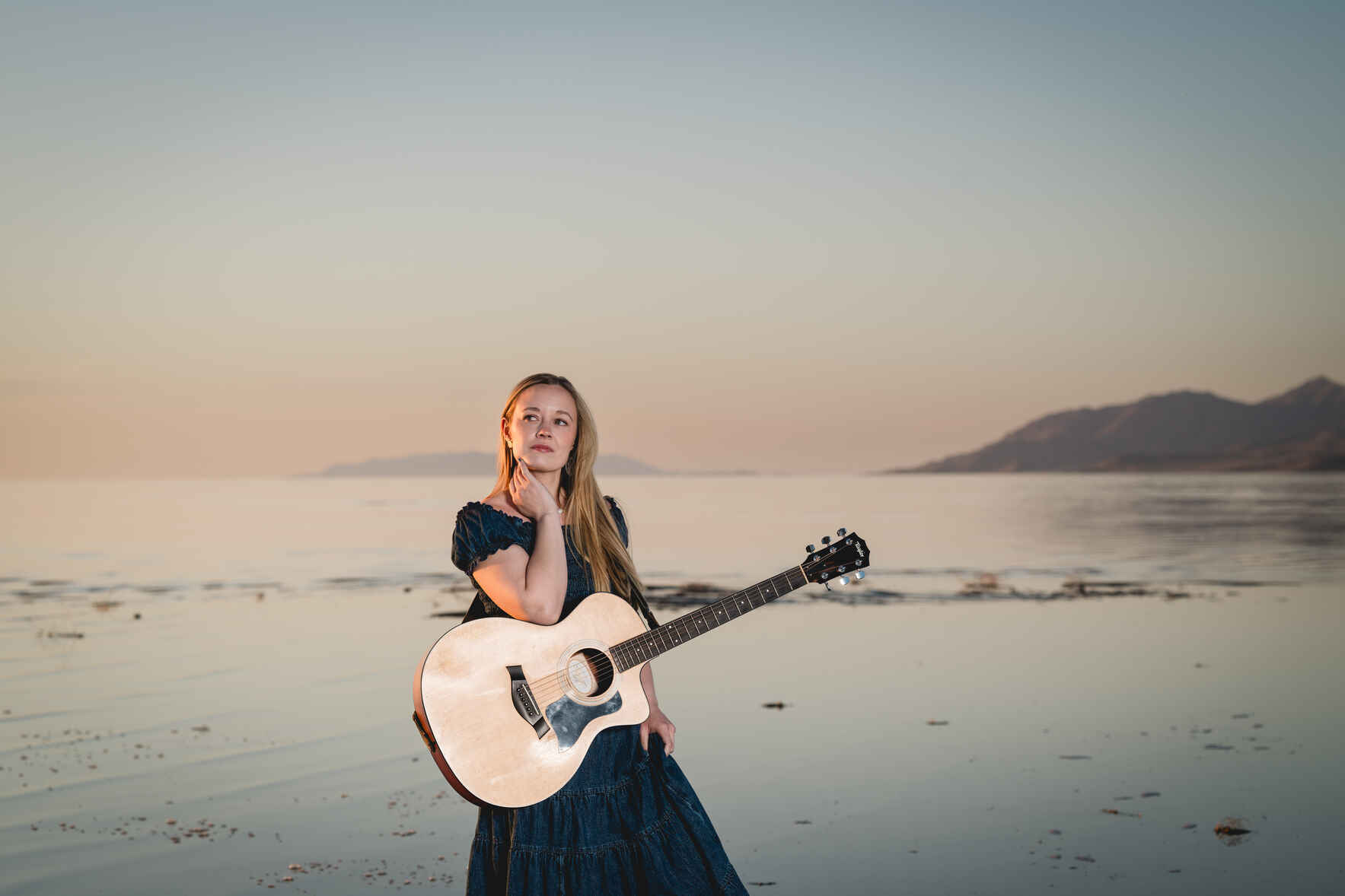 EMILY HICKS image