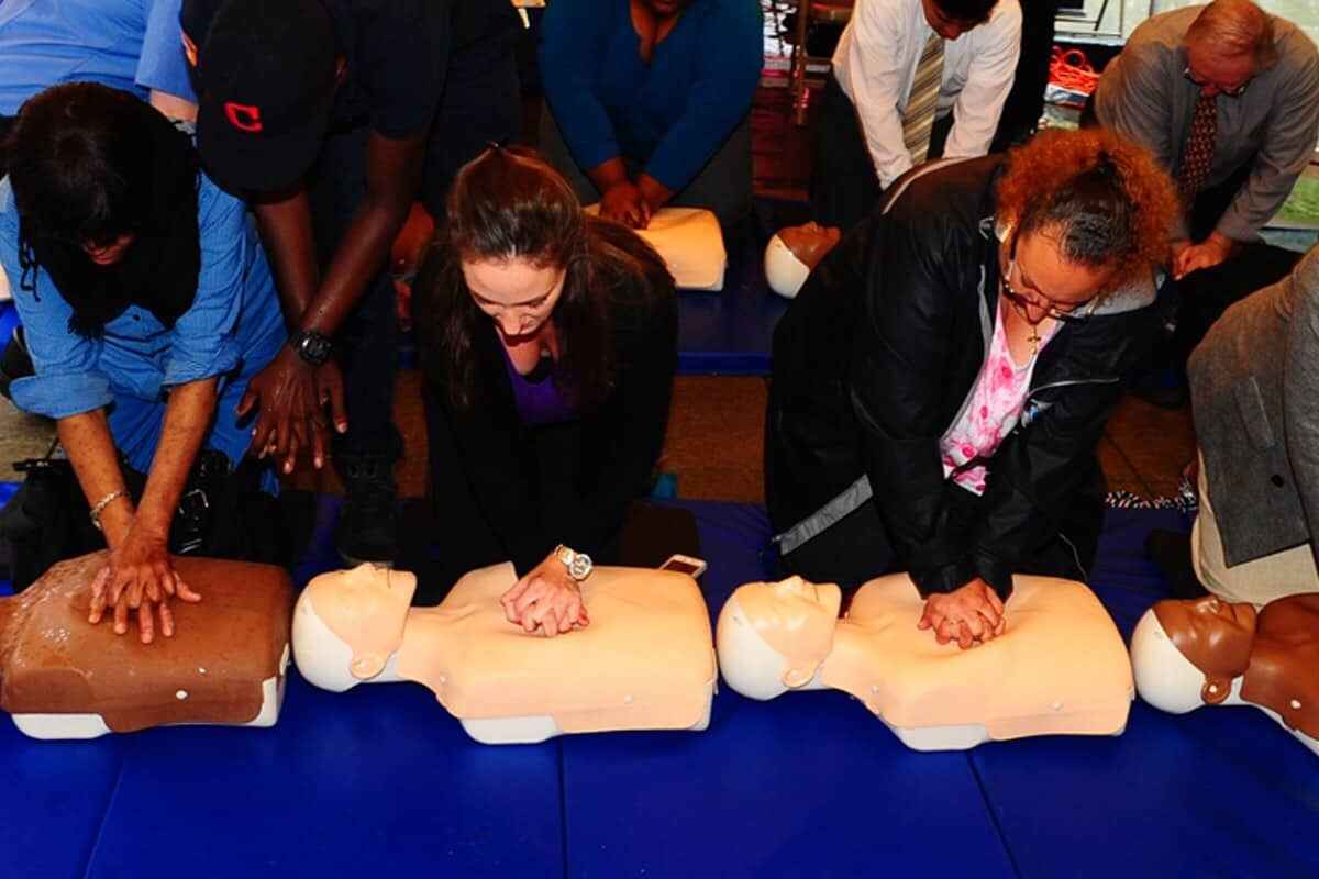 FDNY Mobile CPR Training Unit Returns to Stuyvesant Park image