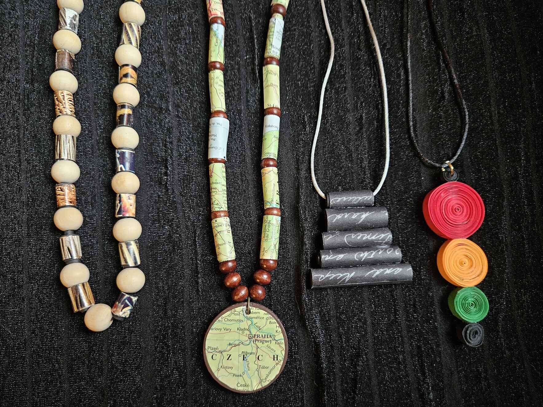 Homeschool Art Club: Paper Beads image