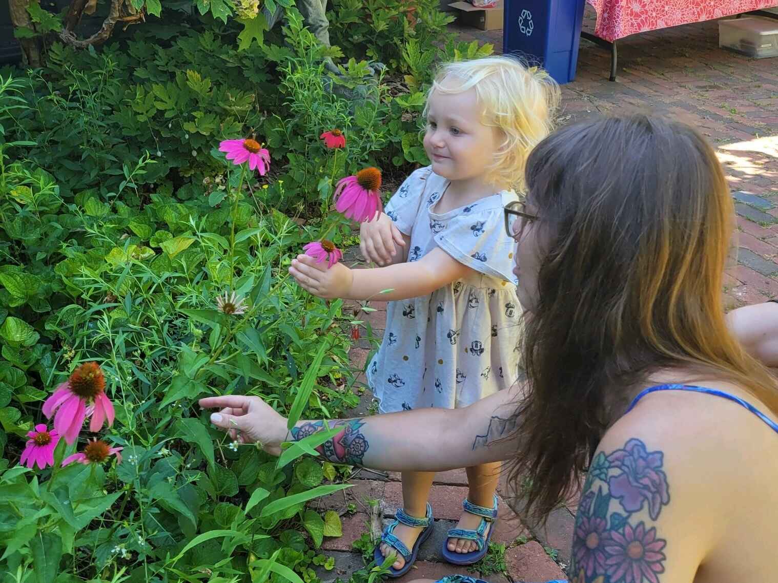 Lil' Sprouts Volunteering image