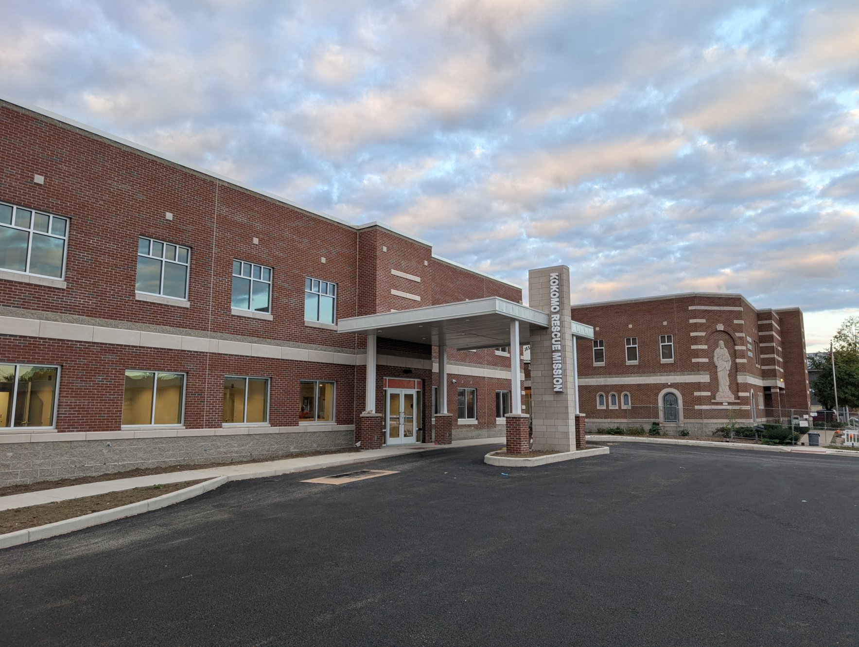 REACHING OUT TOGETHER to help people as they work their way toward stability image