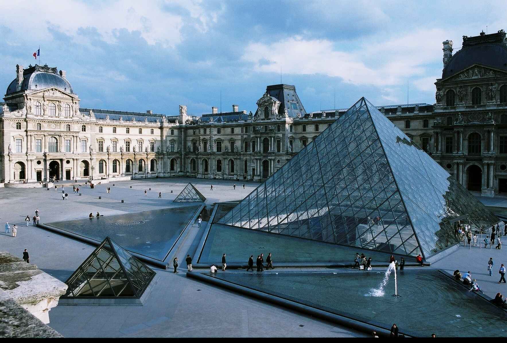 Support the Louvre's Endowment image