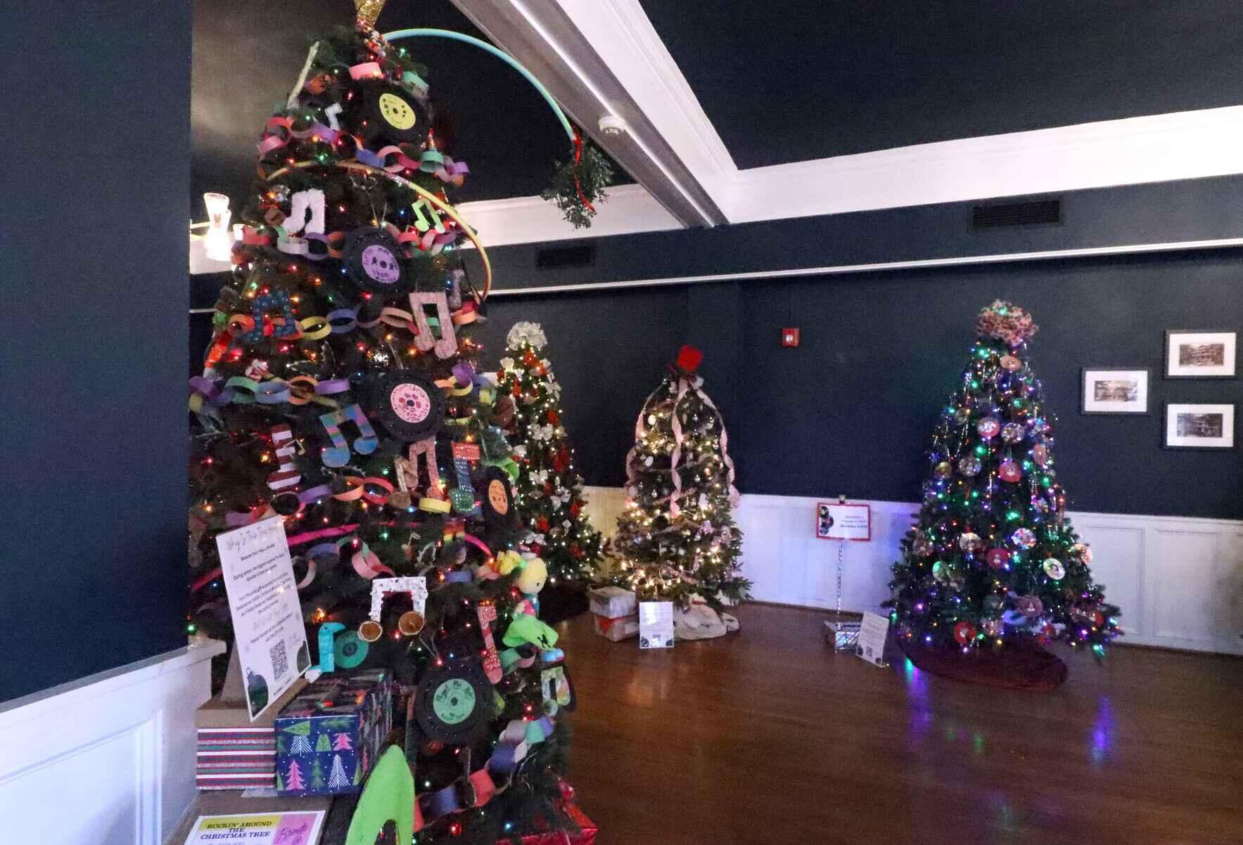 Deck The Trees - Que Sera image